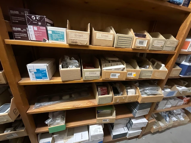 Partij installatiemateraal (c) - afbeelding 18 van  22