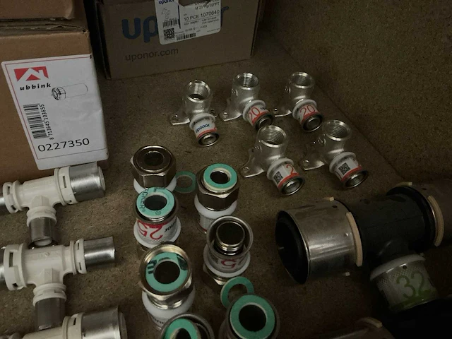 Partij installatiemateriaal (145x) - afbeelding 3 van  16