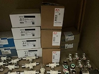 Partij installatiemateriaal (145x) - afbeelding 5 van  16