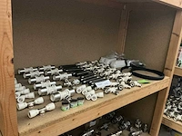 Partij installatiemateriaal (72x) - afbeelding 1 van  9