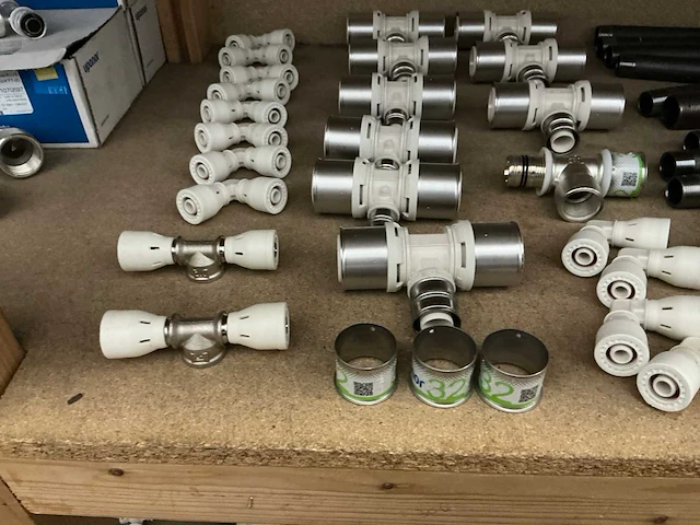 Partij installatiemateriaal (72x) - afbeelding 2 van  9