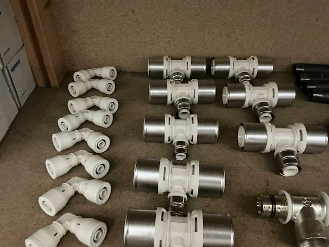 Partij installatiemateriaal (72x) - afbeelding 3 van  9