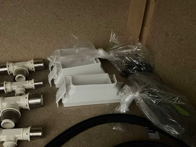 Partij installatiemateriaal (72x) - afbeelding 8 van  9