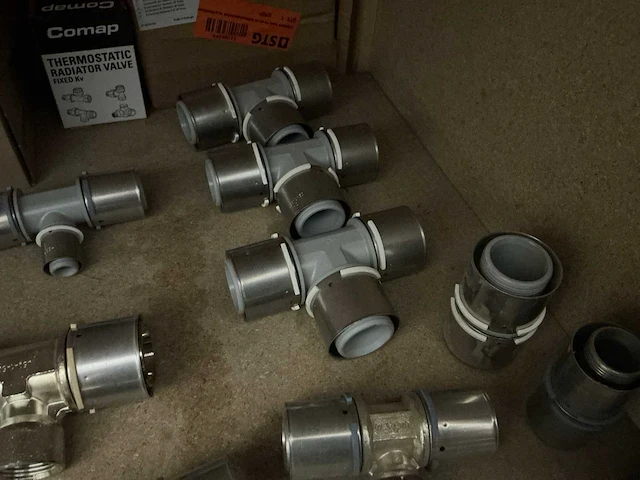 Partij installatiemateriaal (76x) - afbeelding 2 van  11