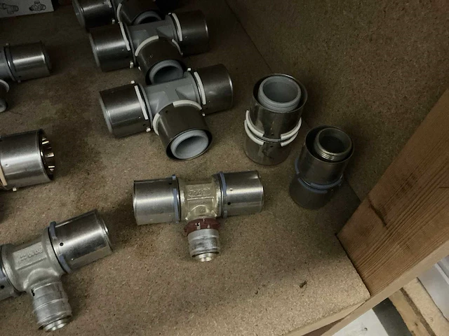 Partij installatiemateriaal (76x) - afbeelding 3 van  11