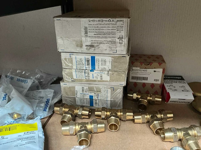 Partij installatiemateriaal (81x) - afbeelding 2 van  11