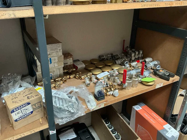 Partij installatiemateriaal (81x) - afbeelding 1 van  11