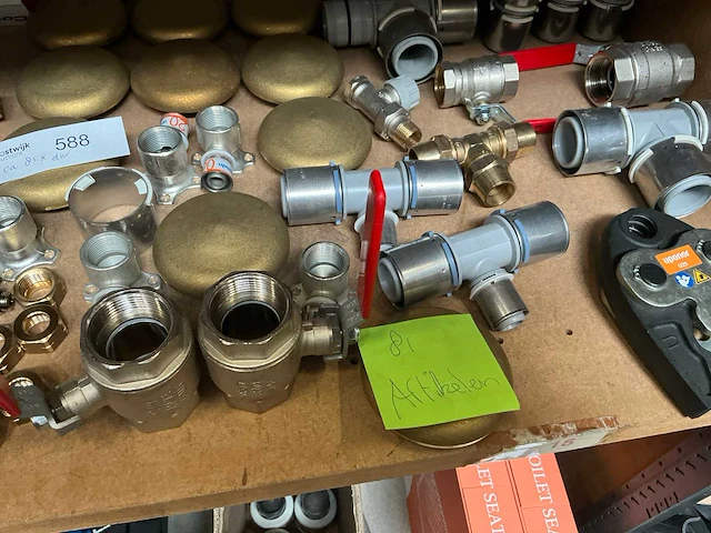 Partij installatiemateriaal (81x) - afbeelding 6 van  11