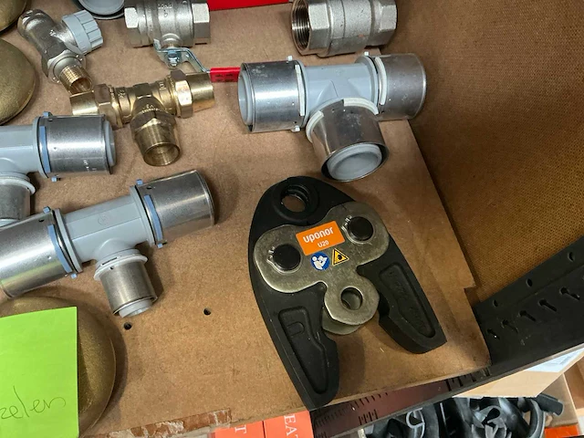 Partij installatiemateriaal (81x) - afbeelding 7 van  11