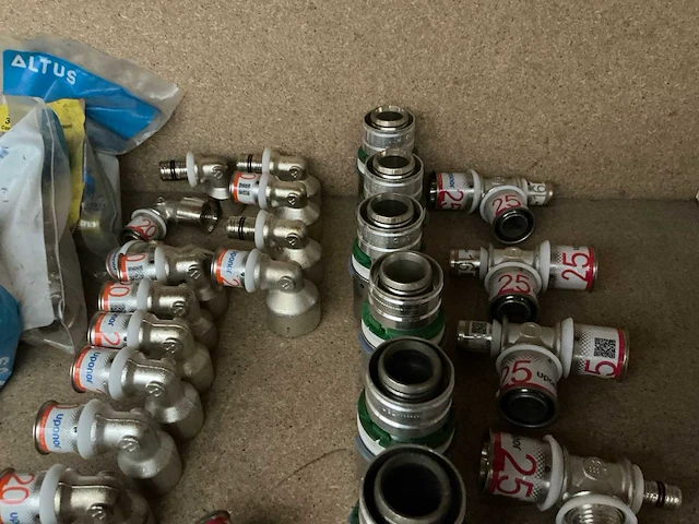 Partij installatiemateriaal (86x) - afbeelding 7 van  8