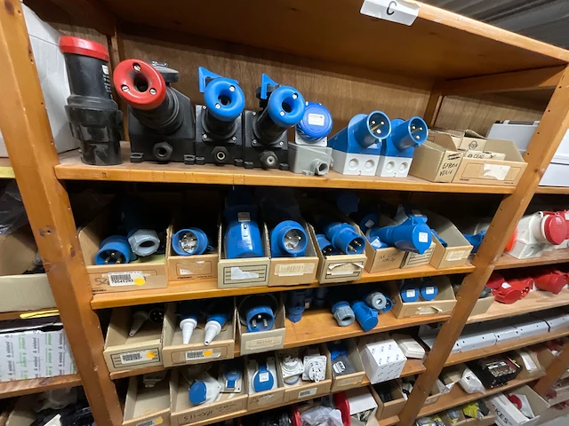 Partij installatiemateriaal (c) - afbeelding 2 van  24