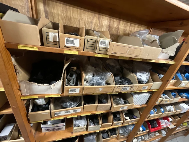Partij installatiemateriaal (c) - afbeelding 4 van  24