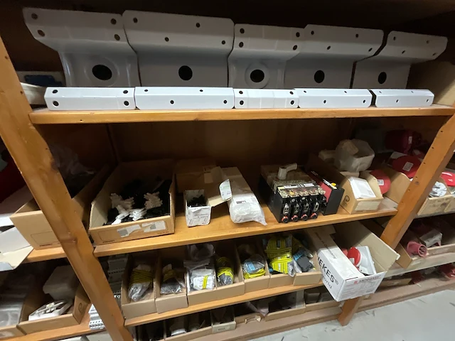 Partij installatiemateriaal (c) - afbeelding 22 van  24