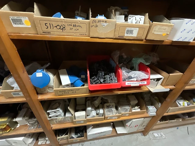 Partij installatiemateriaal (c) - afbeelding 24 van  24