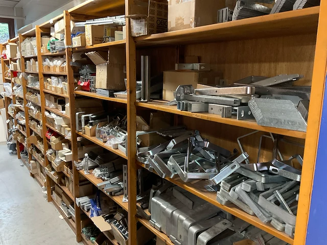 Partij installatiemateriaal (c) - afbeelding 1 van  43