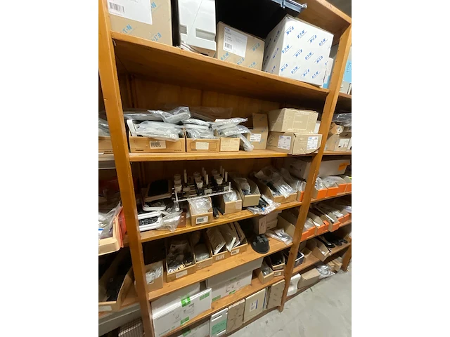 Partij installatiemateriaal (c) - afbeelding 15 van  43