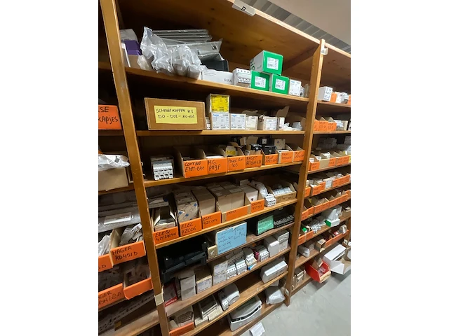 Partij installatiemateriaal (c) - afbeelding 24 van  43