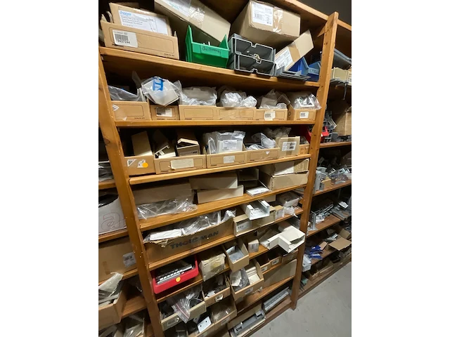 Partij installatiemateriaal (c) - afbeelding 28 van  43