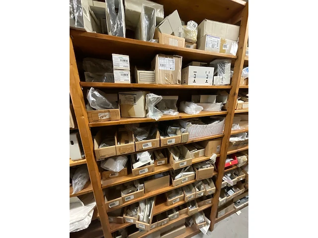 Partij installatiemateriaal (c) - afbeelding 29 van  43