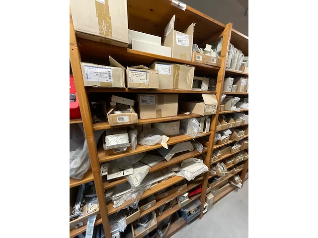 Partij installatiemateriaal (c) - afbeelding 30 van  43