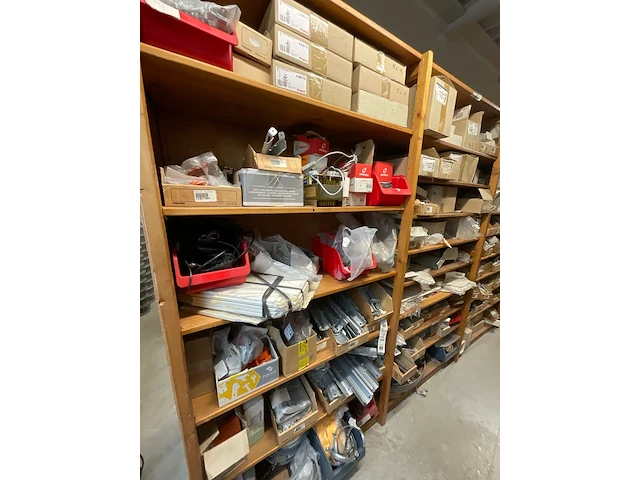 Partij installatiemateriaal (c) - afbeelding 31 van  43