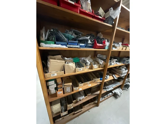 Partij installatiemateriaal (c) - afbeelding 38 van  43