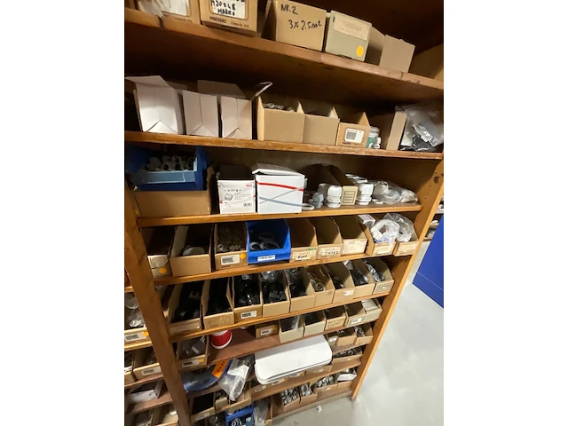 Partij installatiemateriaal (c) - afbeelding 2 van  22