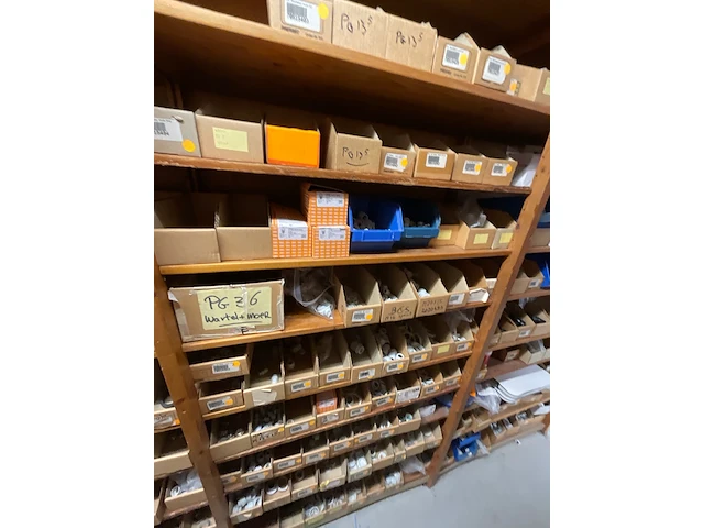 Partij installatiemateriaal (c) - afbeelding 3 van  22