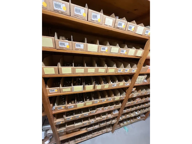 Partij installatiemateriaal (c) - afbeelding 4 van  22