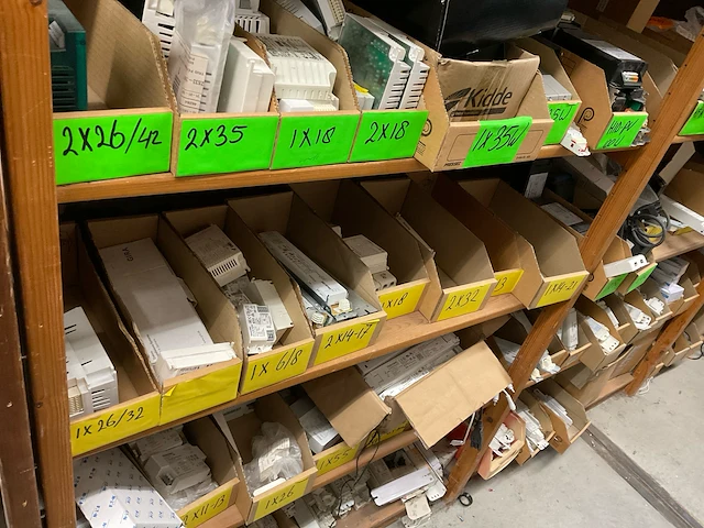 Partij installatiemateriaal (c) - afbeelding 3 van  19