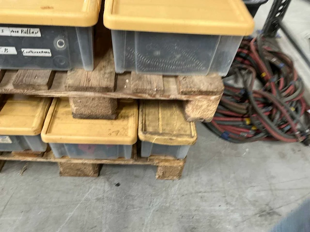 Partij installatiemateriaal, lagers etcetera - afbeelding 5 van  6