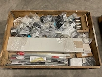 Partij installatiemateriaal - afbeelding 1 van  3