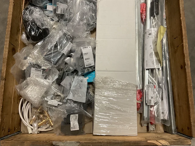 Partij installatiemateriaal - afbeelding 2 van  3