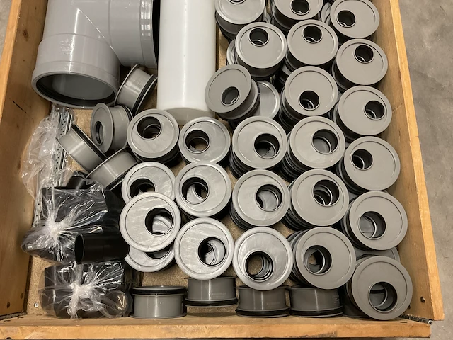 Partij installatiemateriaal - afbeelding 2 van  5