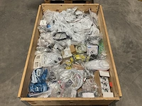 Partij installatiemateriaal - afbeelding 1 van  3