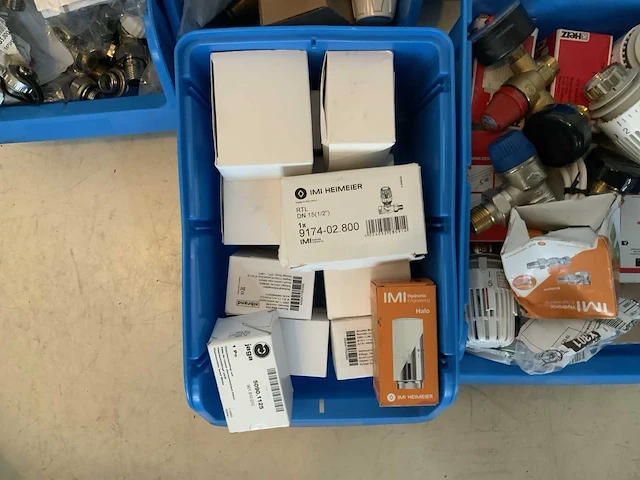 Partij installatiemateriaal - afbeelding 2 van  10