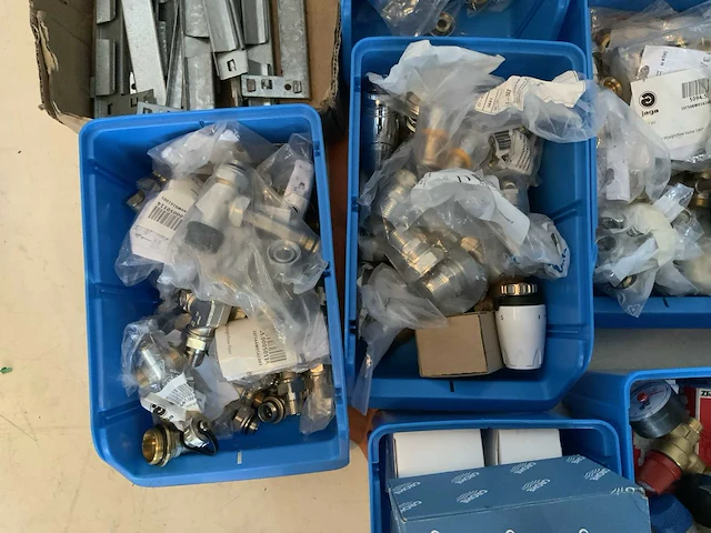 Partij installatiemateriaal - afbeelding 10 van  10