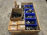 Partij installatiemateriaal - afbeelding 1 van  4