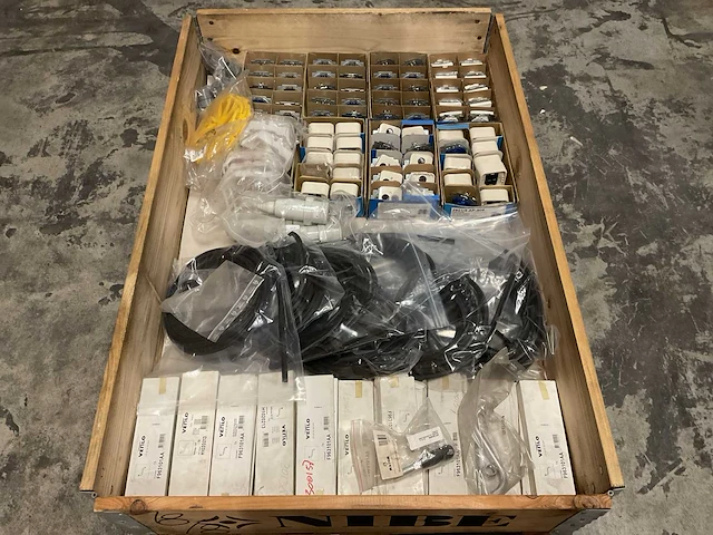 Partij installatiemateriaal - afbeelding 1 van  8