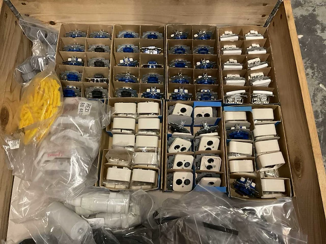 Partij installatiemateriaal - afbeelding 3 van  8