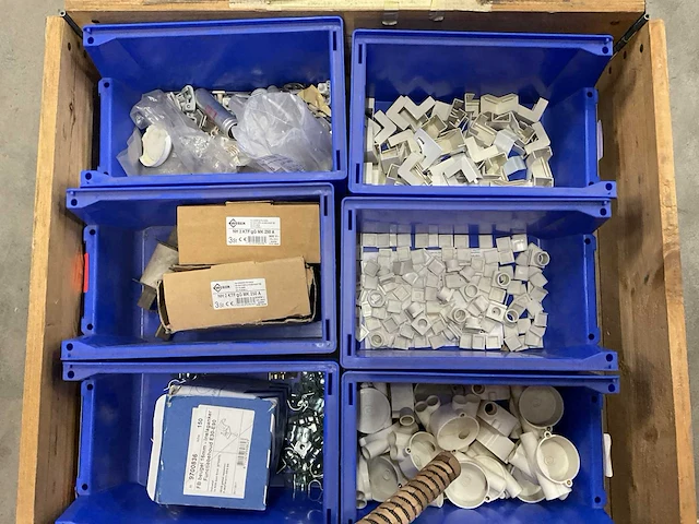 Partij installatiemateriaal - afbeelding 3 van  3