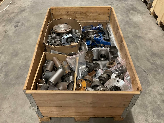 Partij installatiemateriaal - afbeelding 1 van  3