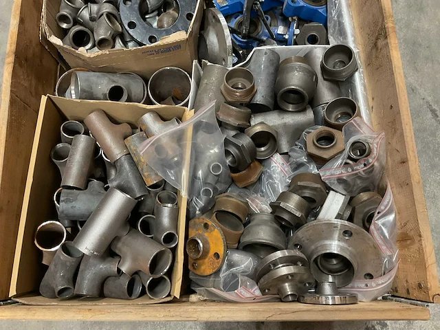 Partij installatiemateriaal - afbeelding 2 van  3