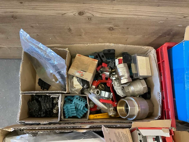 Partij installatiemateriaal - afbeelding 5 van  9