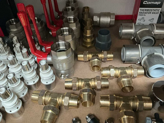 Partij installatiemateriaal - afbeelding 3 van  11