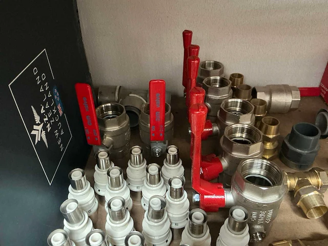 Partij installatiemateriaal - afbeelding 4 van  11