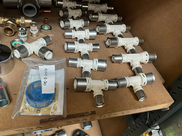 Partij installatiemateriaal - afbeelding 8 van  11