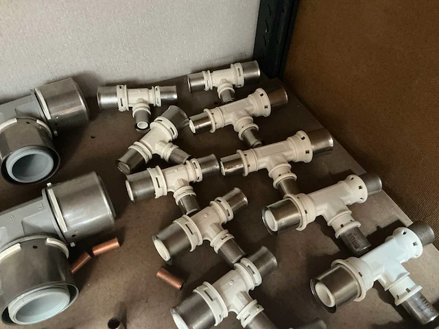 Partij installatiemateriaal - afbeelding 9 van  11