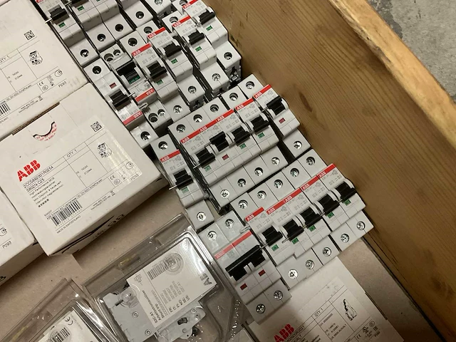 Partij installatiemateriaal - afbeelding 6 van  9
