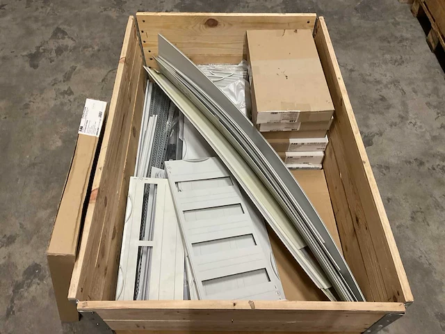 Partij installatiemateriaal - afbeelding 1 van  5
